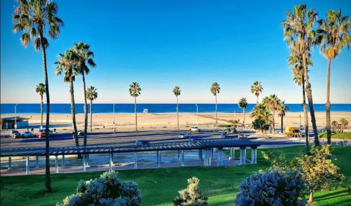 Crescent Bay Park Santa Monica — What This 1911 Coastal Spot Gives Families That Newer Parks Don't