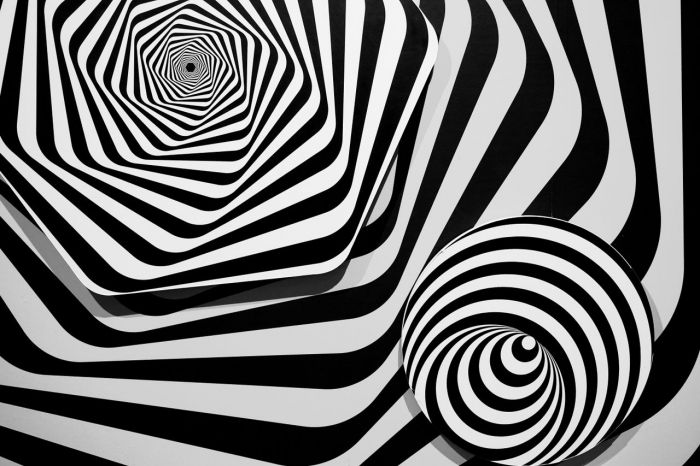 Museum of Illusions in Los Angeles - Is the Hollywood Blvd Photo Palace Worth Your Family's Afternoon